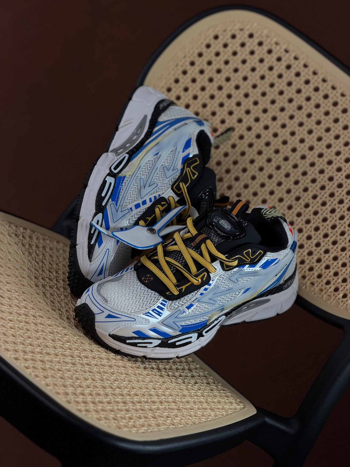 Off White Be Right Black