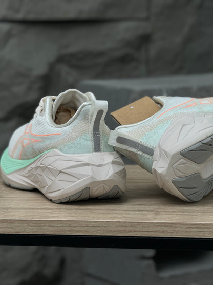 Asics Nova Blast 4