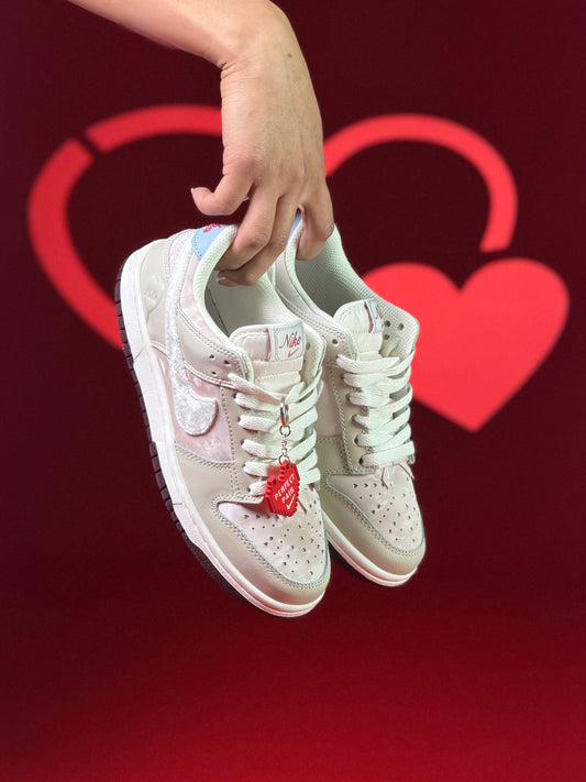 Nike Dunk Low Valentine's Day Limited Edition