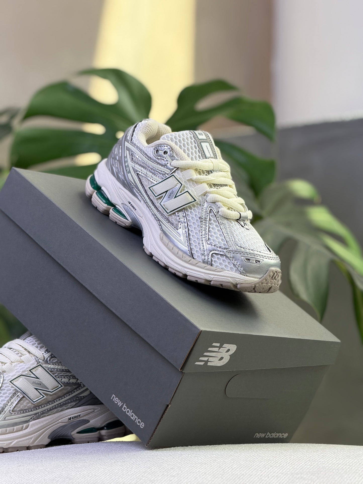 New Balance 1906r Metallic Silver
