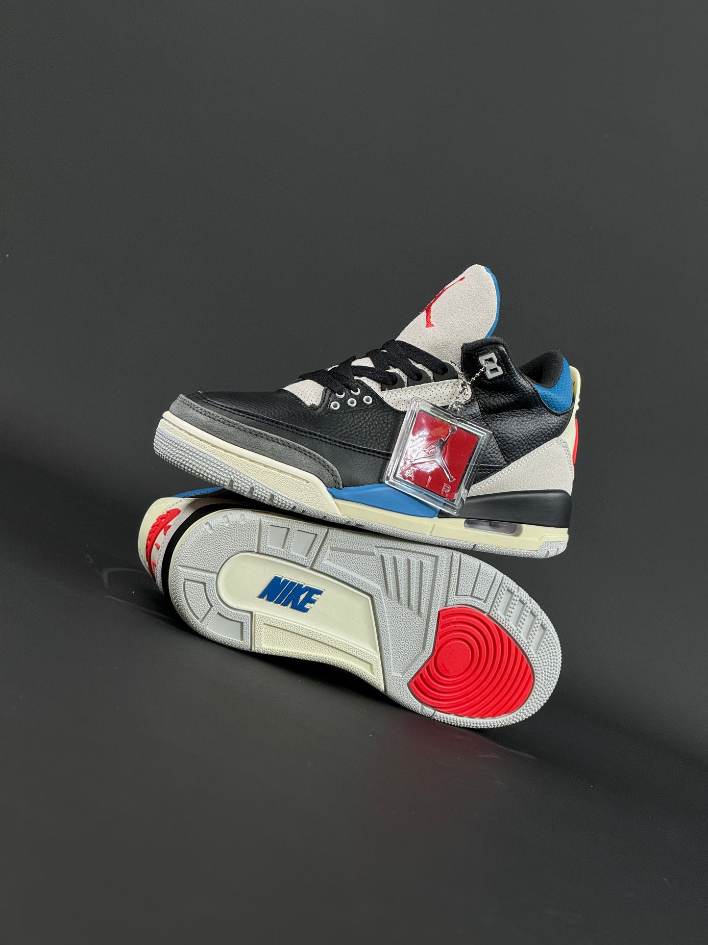 Air Jordan 3 Black/Chile Red