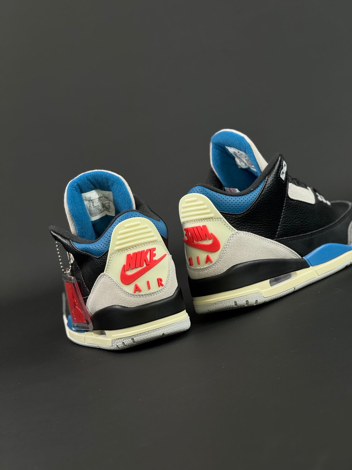 Air Jordan 3 Black/Chile Red