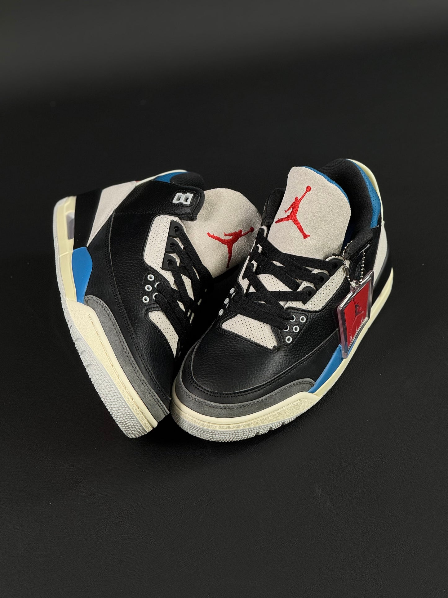 Air Jordan 3 Black/Chile Red