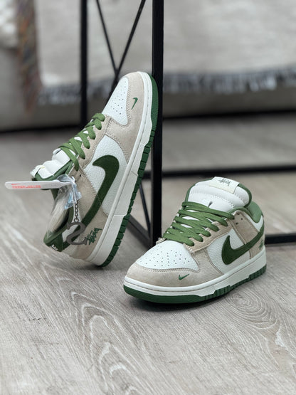 Nike SB Dunk x Stussy