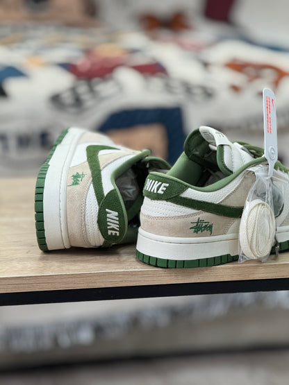 Nike SB Dunk x Stussy