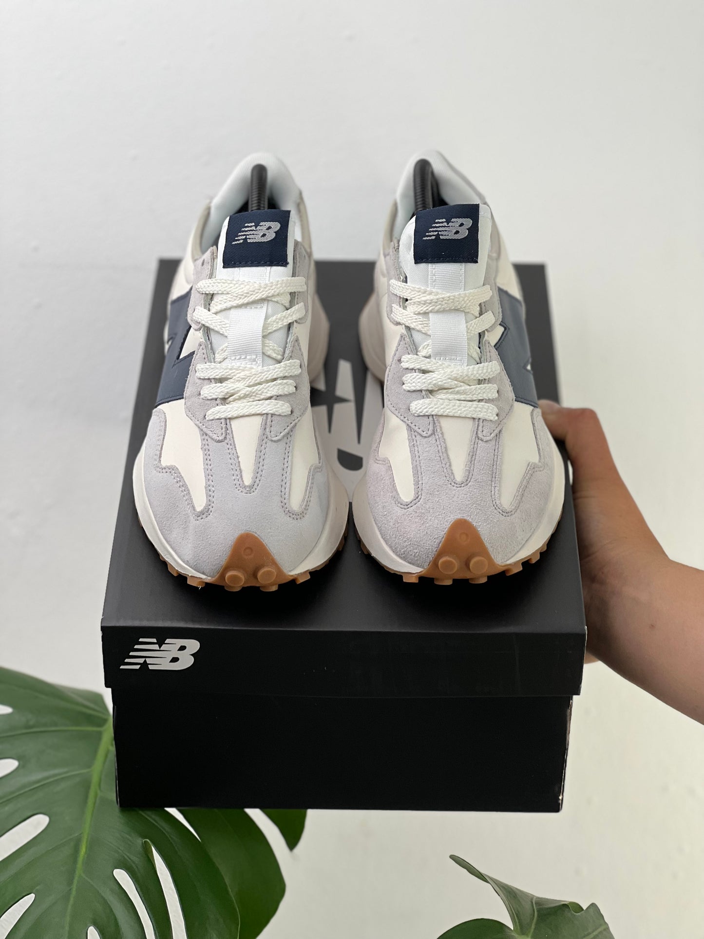 New Balance 327