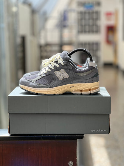 New Balance 2002r