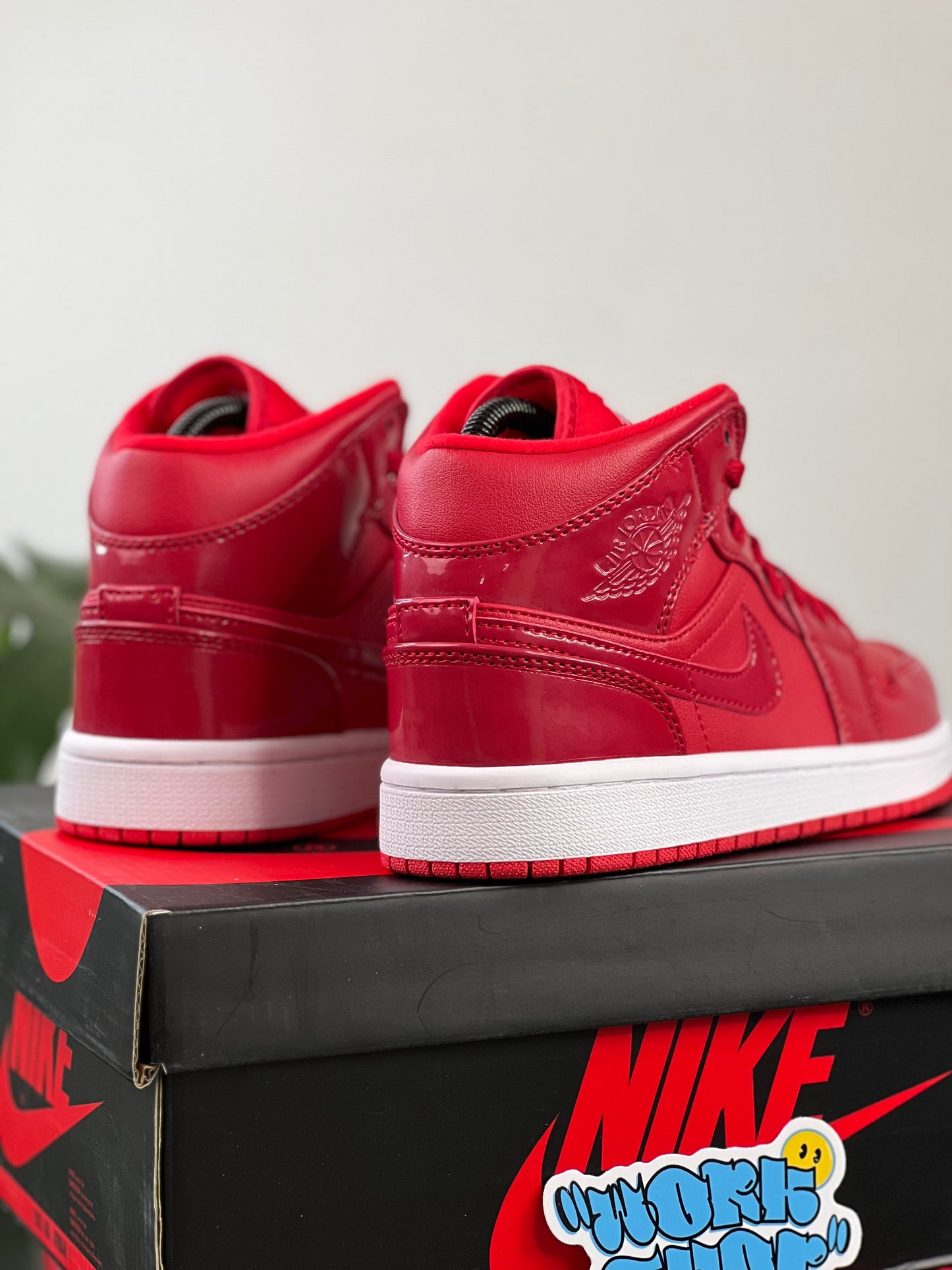 Air Jordan 1 Mid SE Pomegranate