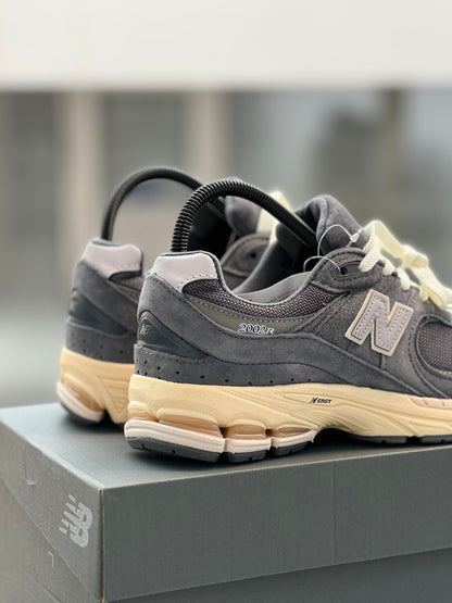 New Balance 2002r