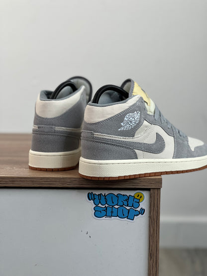 Air Jordan Mid