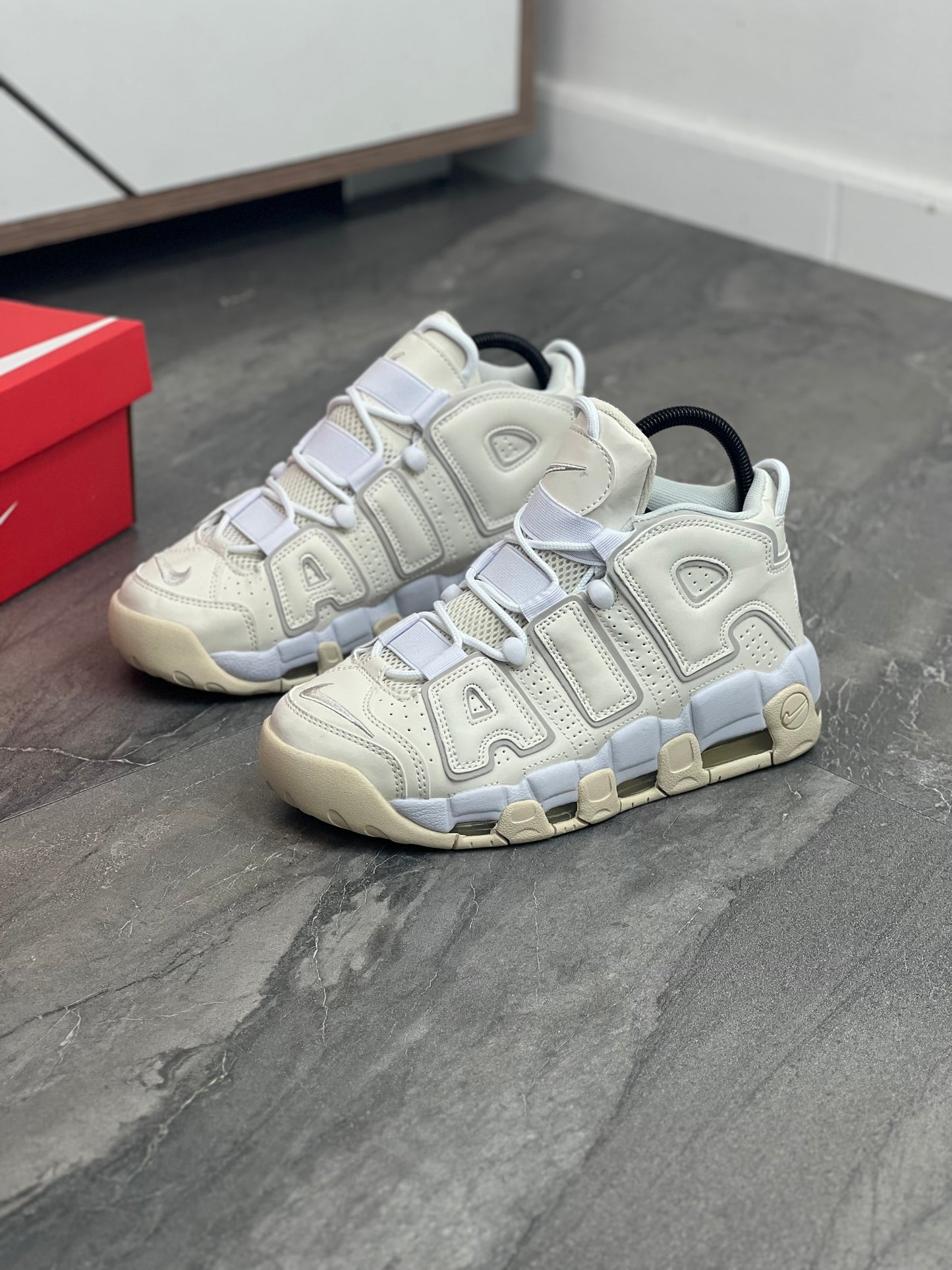 Nike Uptempo Beige