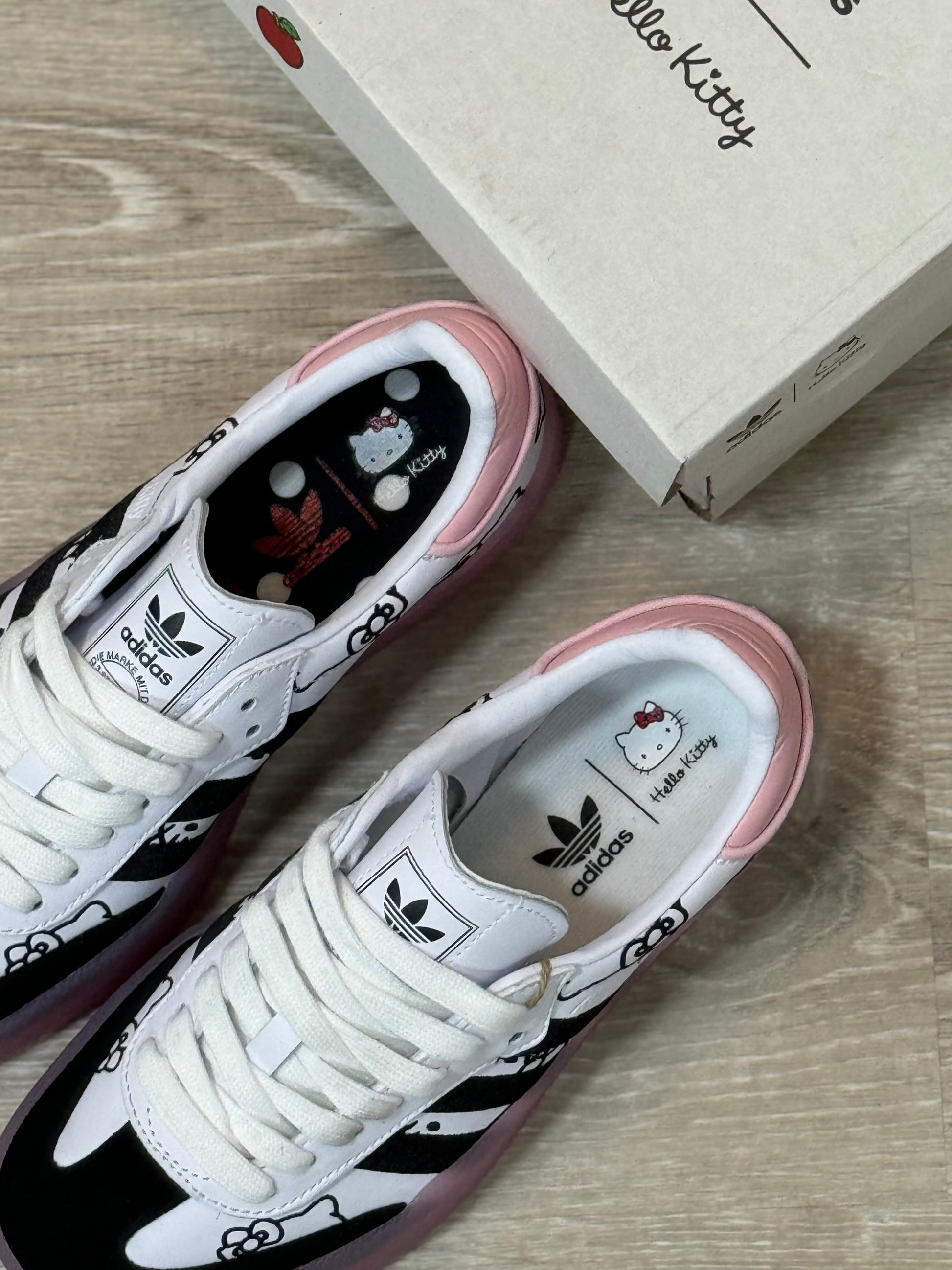 Adidas Samba 2.0 X Hello kitty workshop Adidas Samba 2.0 X Hello kitty workshop