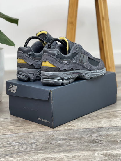 New Balance 2002 R Black