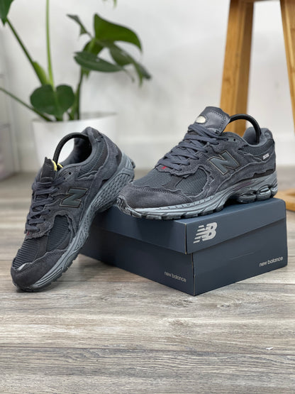 New Balance 2002 R Black