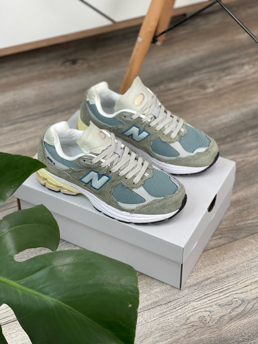 New Balance 2002R