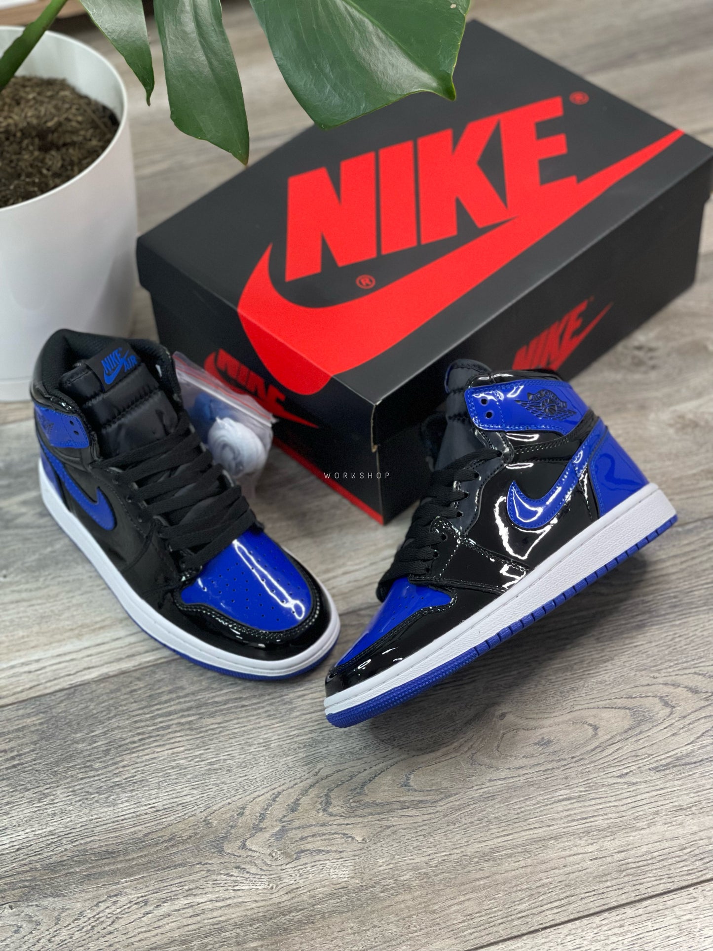 Air Jordan 1 High Patent Royal