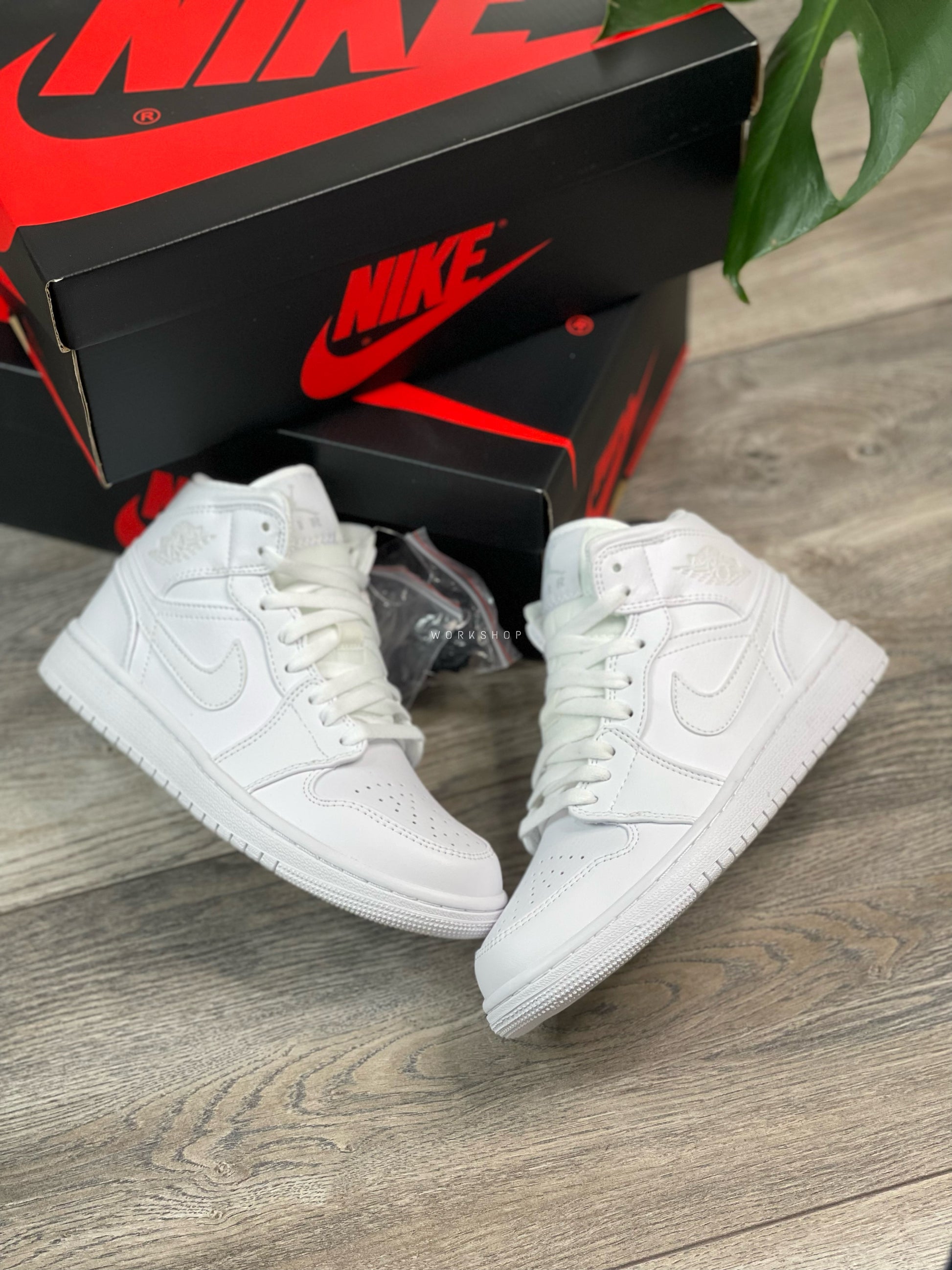 Nike Air Jordan Retro Mid - Main Image